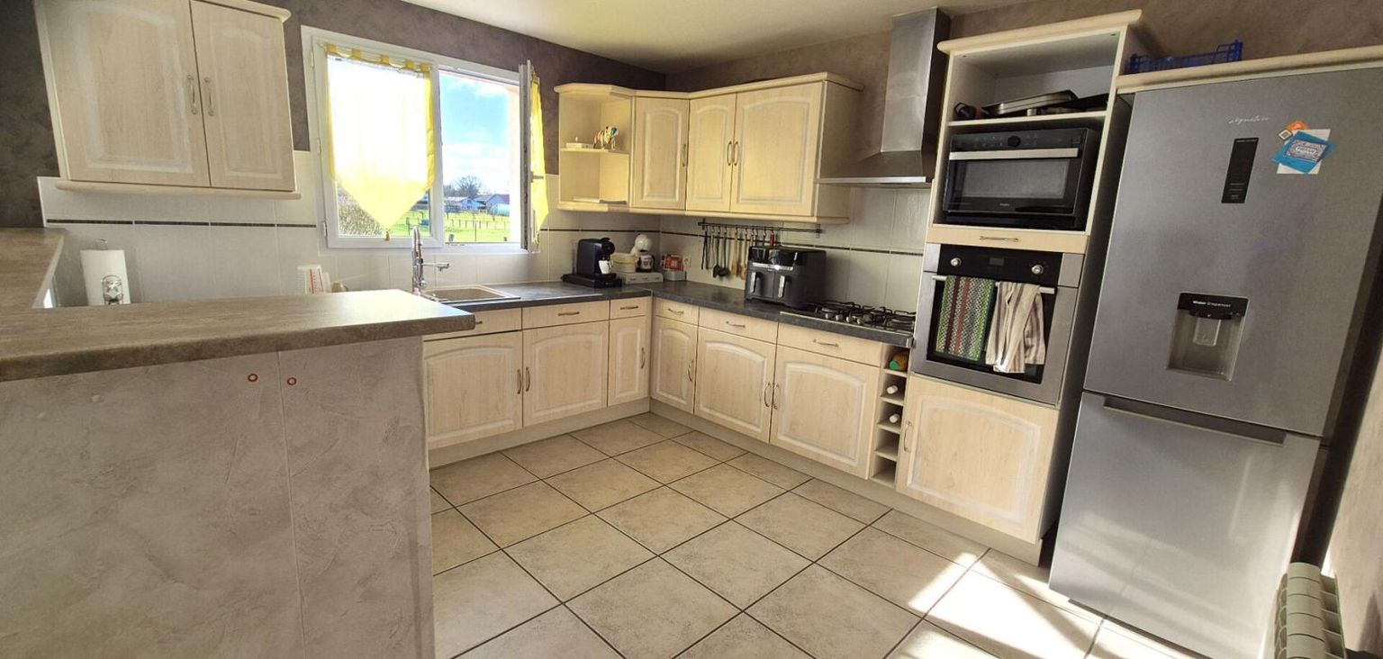 SAINT-DIZIER Superbe Pavillon Individuel de Plain-pied de 117 m² Entièrement Rénové avec sa Cour avant de 100 m², Patio, Terrasse avec Barbecue, SPA Massant de 6 Personnes, Terrain de Pétanque, Garage de 29 m² et un joli Terrain Clos, Arboré et entretenu de 1600 m² 3