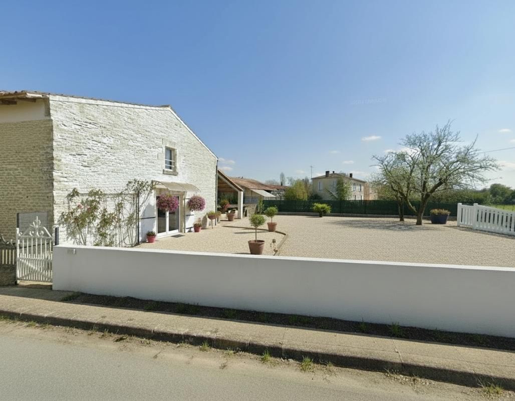 ARCAIS Maison rénovée Marais Poitevin 81 m²  (79210) 1