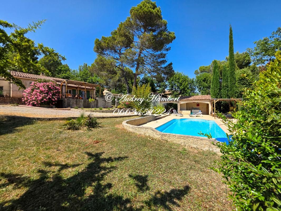 PIERREVERT, dans un environnement calme et verdoyant, Jolie VILLA de plain pied, 120 m² avec piscine et garage sur 2500 m² de terrain