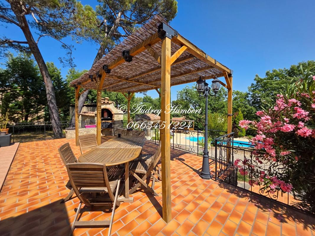 PIERREVERT PIERREVERT, dans un environnement calme et verdoyant, Jolie VILLA de plain pied, 120 m² avec piscine et  garage sur 2500 m² de terrain 2