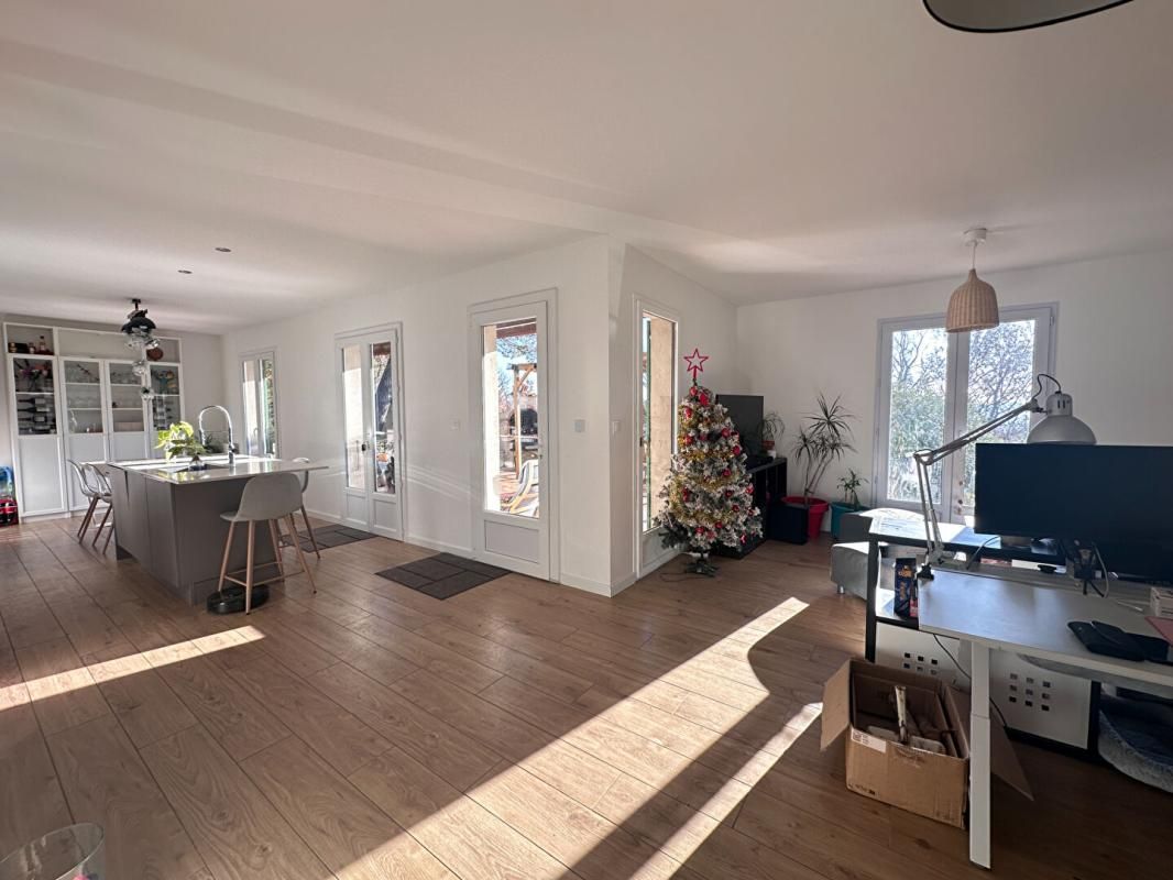 PIERREVERT PIERREVERT, dans un environnement calme et verdoyant, Jolie VILLA de plain pied, 120 m² avec piscine et  garage sur 2500 m² de terrain 3