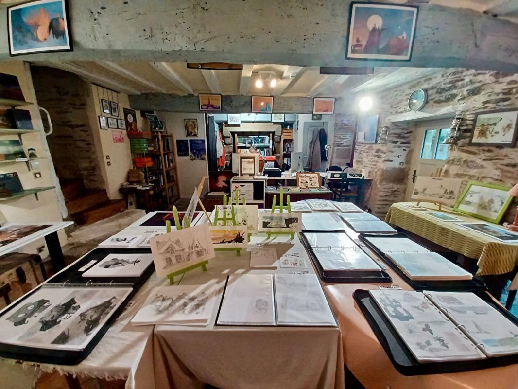 ROCHEFORT-EN-TERRE Maison de caractère de 102 m². Double usage habitation et commercial 2