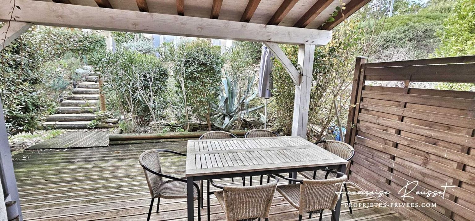 CALVISSON Villa duplex  et Terrasse ombragée avec intimité rare 2