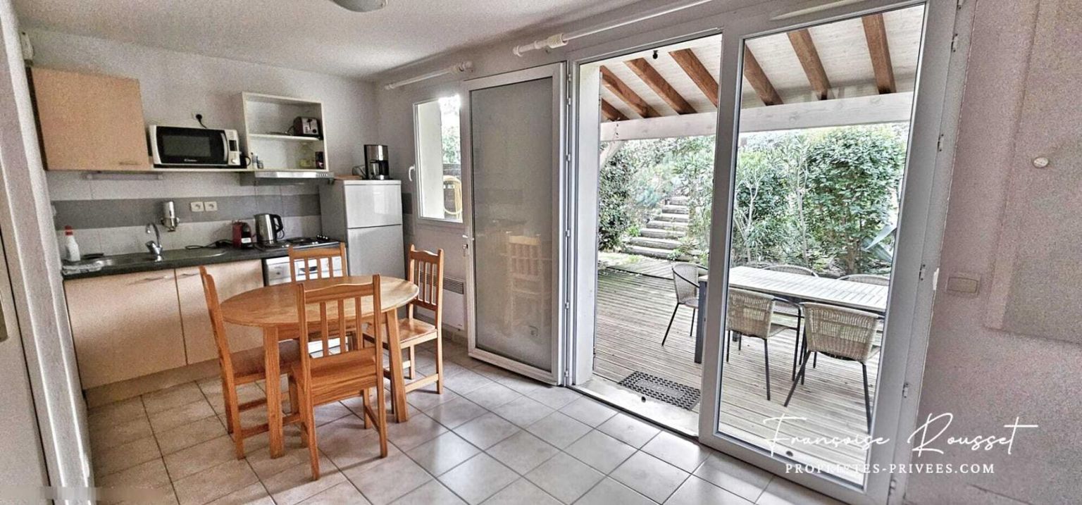 CALVISSON Villa duplex  et Terrasse ombragée avec intimité rare 4