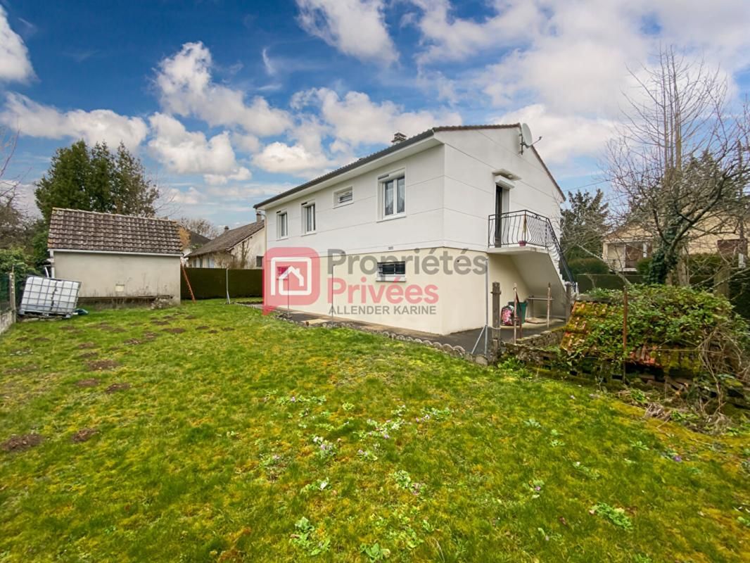 VILLENEUVE-L'ARCHEVEQUE Maison Villeneuve L Archeveque 4 pièce(s) 81 m2 2