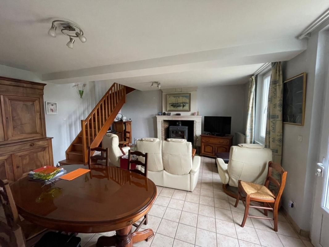 SAINT-PHILBERT-DU-PEUPLE Maison Saint Philbert Du Peuple 8 pièce(s) 120 m2 4