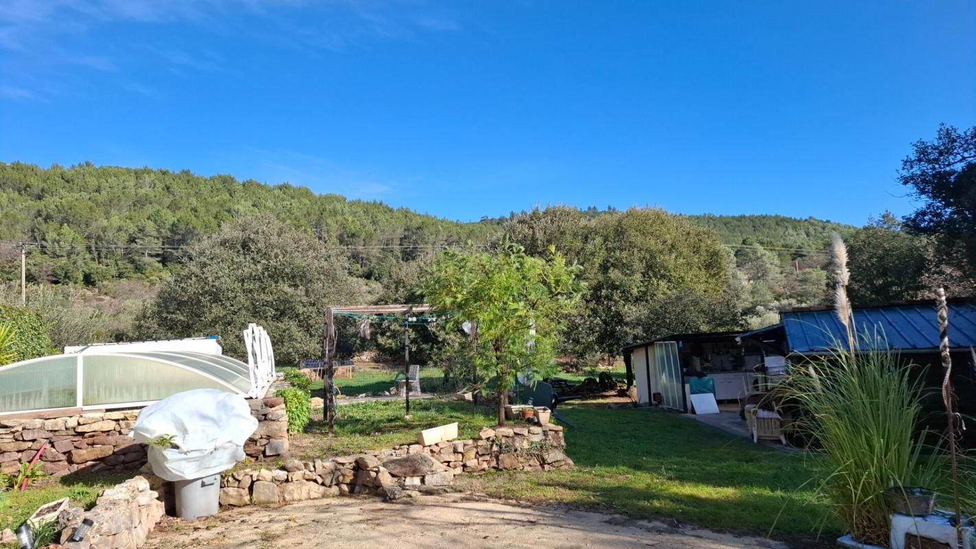 CUERS Cabanon sur terrain agricole de 3 300 m2 à Cuers (Var) 2