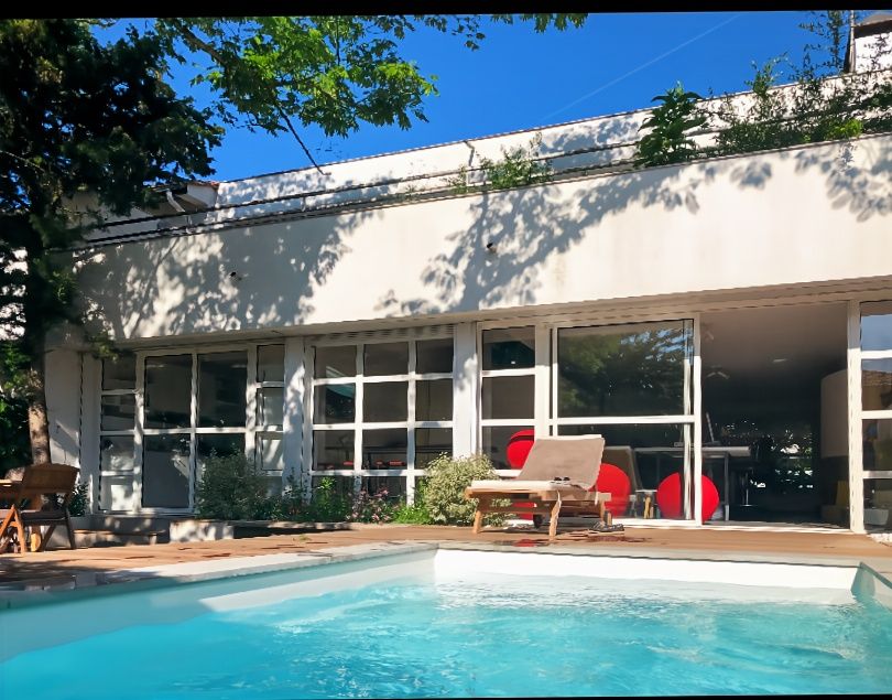 BORDEAUX CAUDERAN  MAISON D'ARCHITECTE  D'INSPIRATION LE CORBUSIER