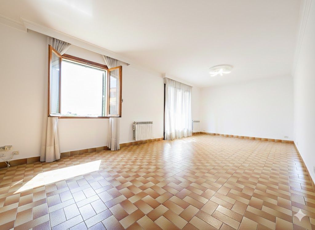 LA LONDE-LES-MAURES STOP AFFAIRE Centre ville Maison La Londe Les Maures 4 pièces +Grand Garage 3