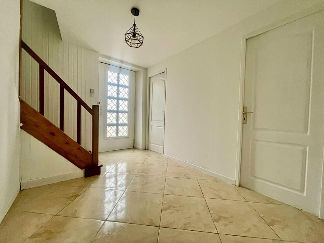 GRENEVILLE-EN-BEAUCE Maison 3 chambres et garage 4