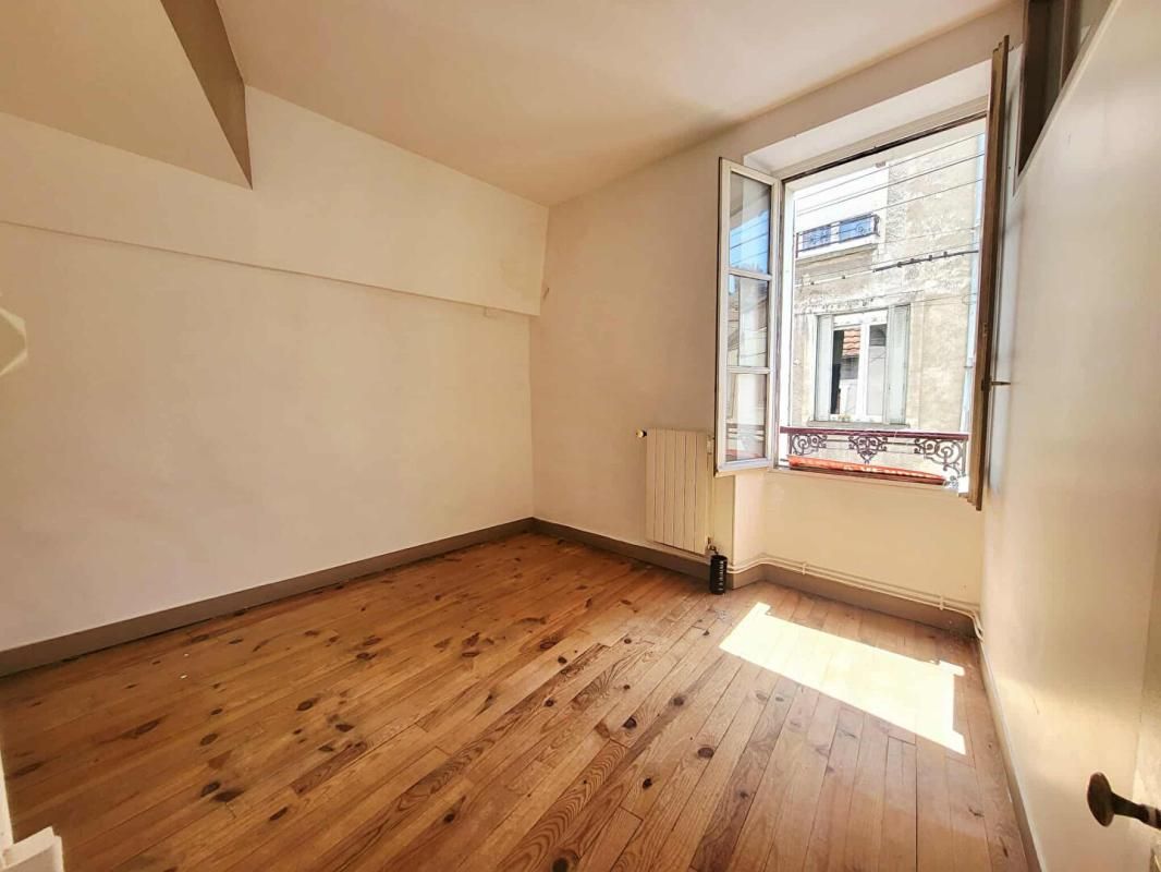 ETAMPES Appartement type maison de ville  2 chambres 2