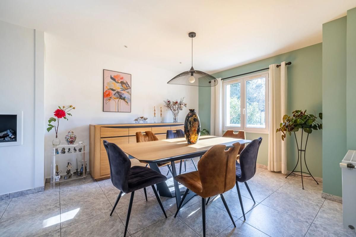 SAINTE-GENEVIEVE-DES-BOIS Maison Sainte-geneviève-des-bois 6 pièces 134 m2 3