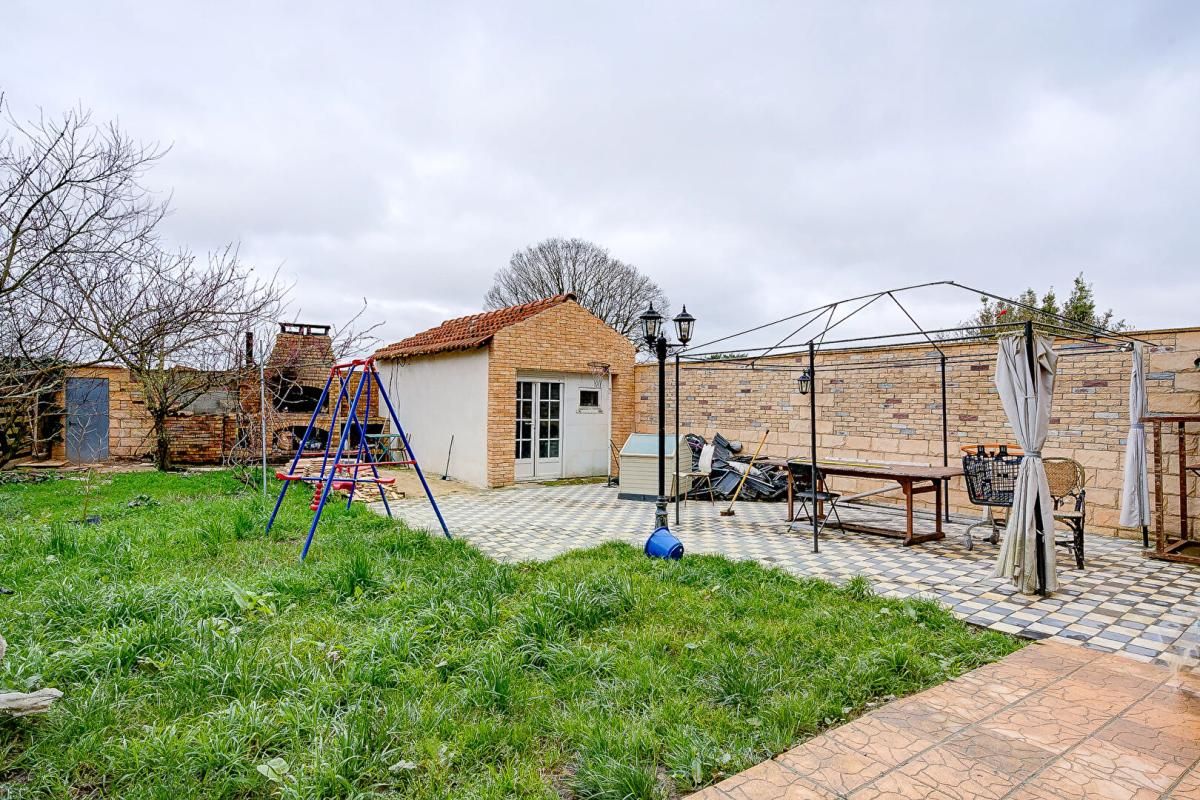 SAINTE-GENEVIEVE-DES-BOIS Maison Sainte-geneviève-des-bois 6 pièce(s) 150 m2 1