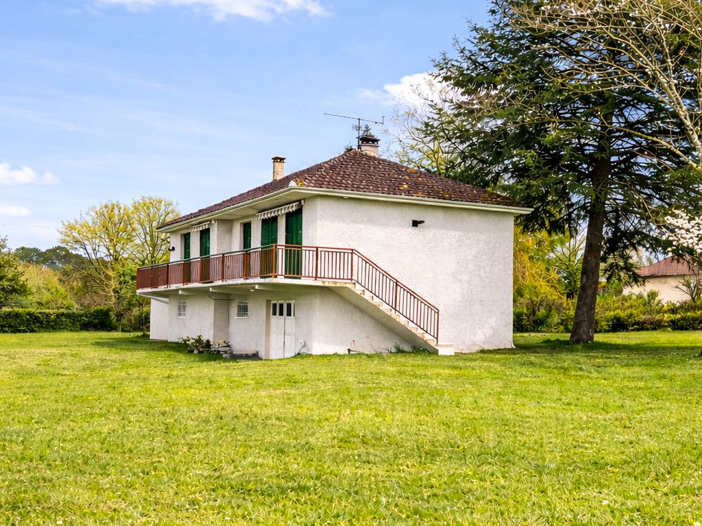 Maison lumineuse 110m² avec potentiel d'agrandissement, 195 000, jardin arboré de près de 7000m², 5 pièces, 2 chambres- 46350 Masclat