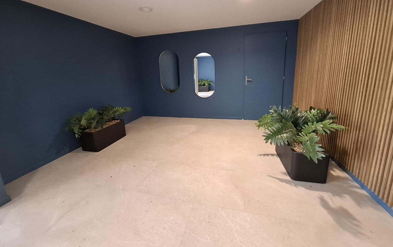 SAINT-CHRISTOL Saint-Christol (84), Appartement 91 m² avec jardin privatif de 153 m², Fort potentiel 66 000 2