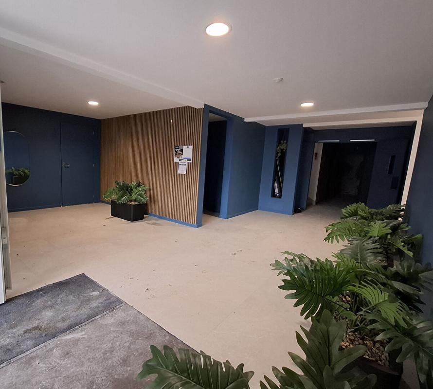 SAINT-CHRISTOL Saint-Christol (84), Appartement 93 m², mezzanine 7 m², combles à aménager, balcons, Fort potentiel 72 000 2