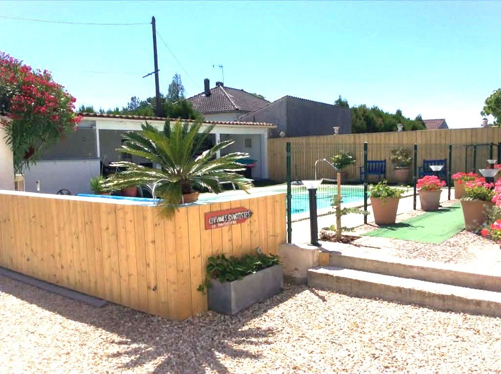 SALLES-D'ANGLES Salles D Angles - Belle charentaise - 7 pces - 4CH -174 m2 2