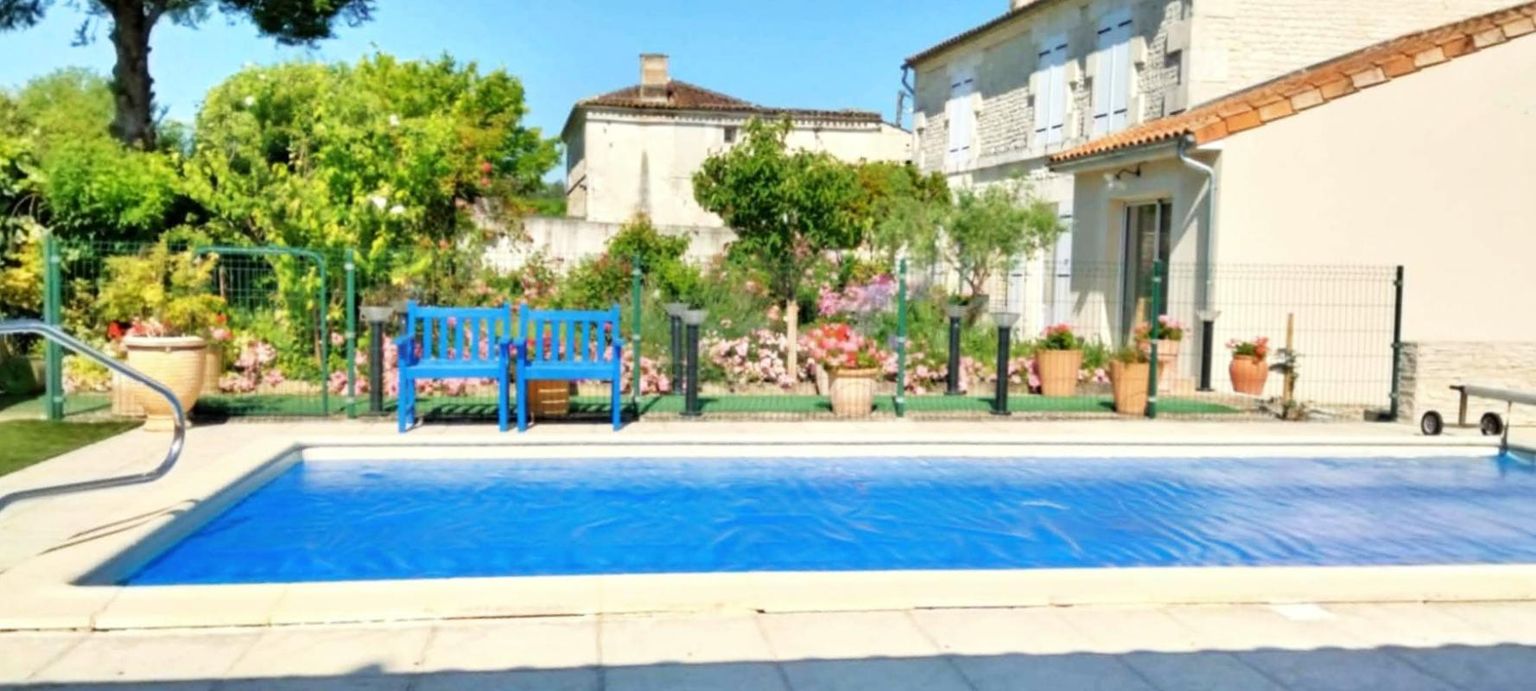 SALLES-D'ANGLES Salles D Angles - Belle charentaise - 7 pces - 4CH -174 m2 3