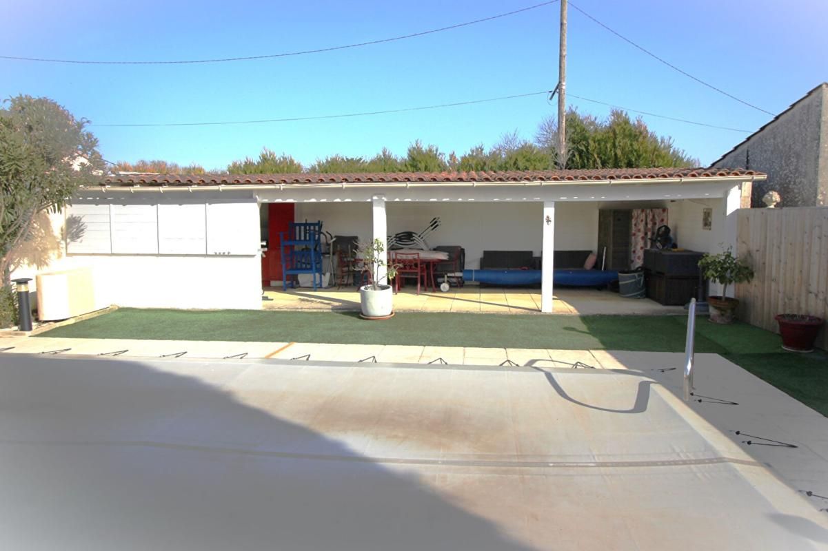 SALLES-D'ANGLES Salles D Angles - Belle charentaise - 7 pces - 4CH -174 m2 4