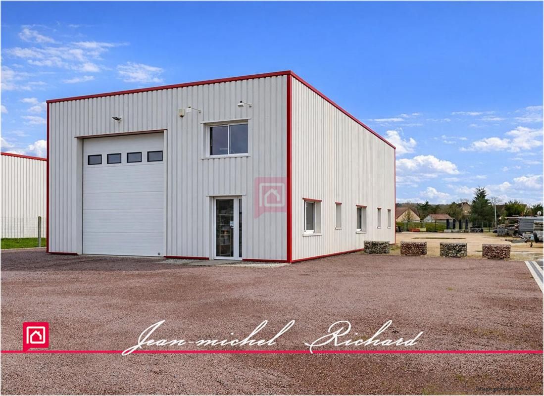 SAINT-AIGNAN Local commercial Noyers Sur Cher 192m2 1
