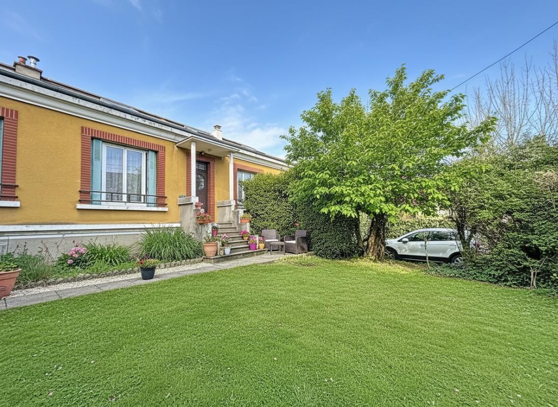 Maison 4 pièces de 126 m2 de surface. 85 m2 habitables