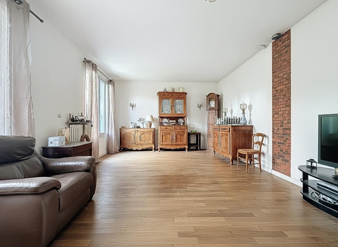 LE KREMLIN-BICETRE Maison  4 pièces de 126  m2  de surface.  85 m2  habitables 2