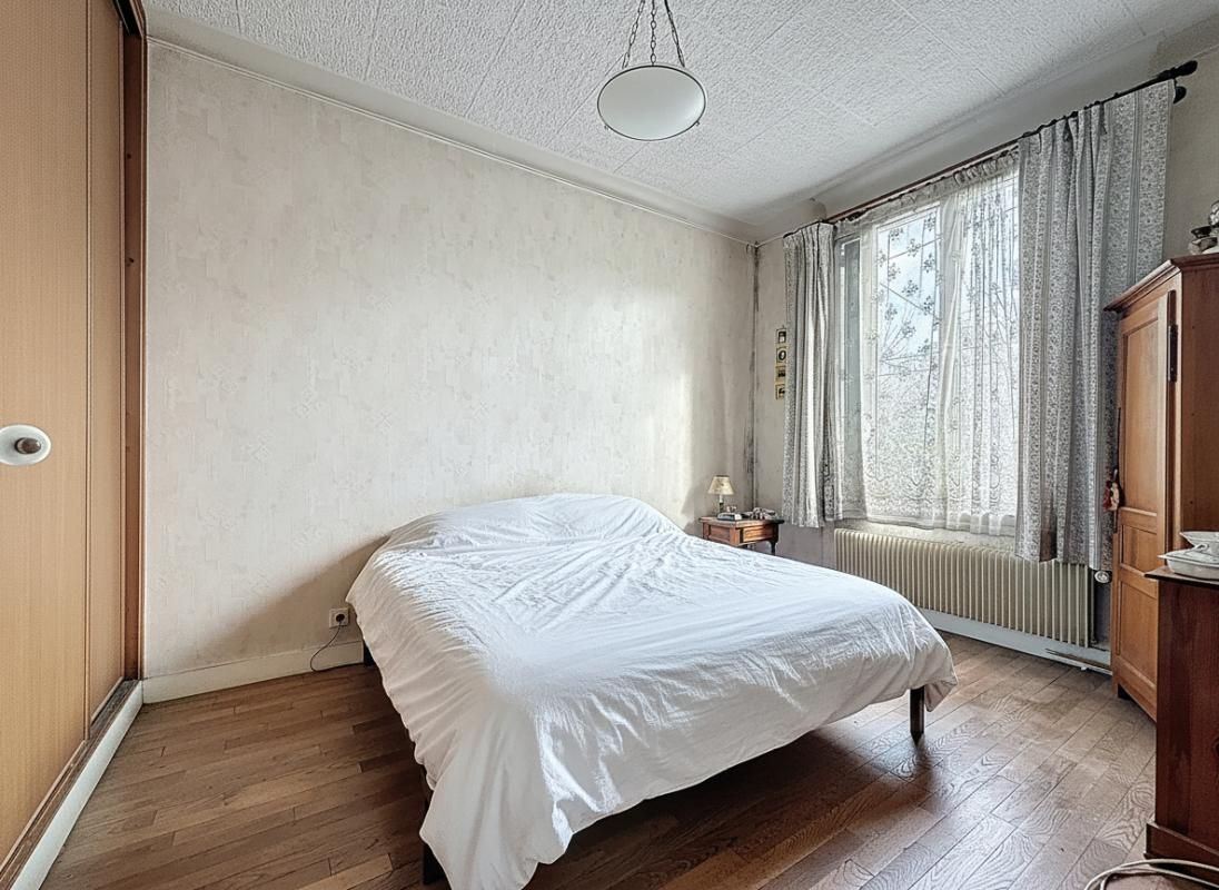 LE KREMLIN-BICETRE Maison  4 pièces de 126  m2  de surface.  85 m2  habitables 4