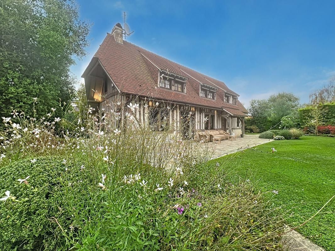 TOURGEVILLE Superbe maison Normande en colombages de 240 m² , aux portes de Deauville -très bon standing 4