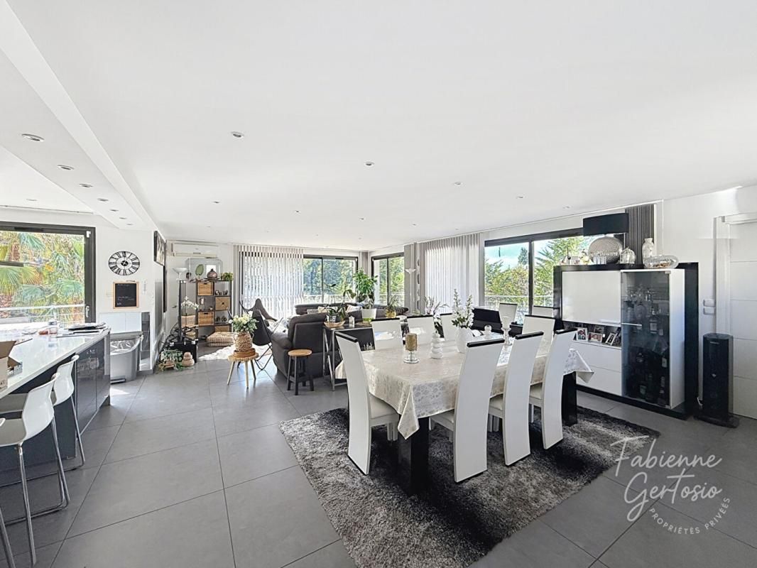 LA VALETTE-DU-VAR La Valette-du-Var ! Maison contemporaine de 240 m2 sur 2194 m2 de terrain 3