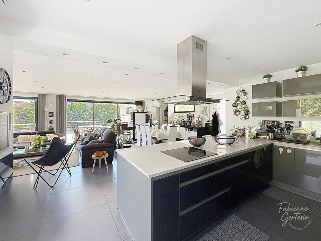 LA VALETTE-DU-VAR La Valette-du-Var ! Maison contemporaine de 240 m2 sur 2194 m2 de terrain 4