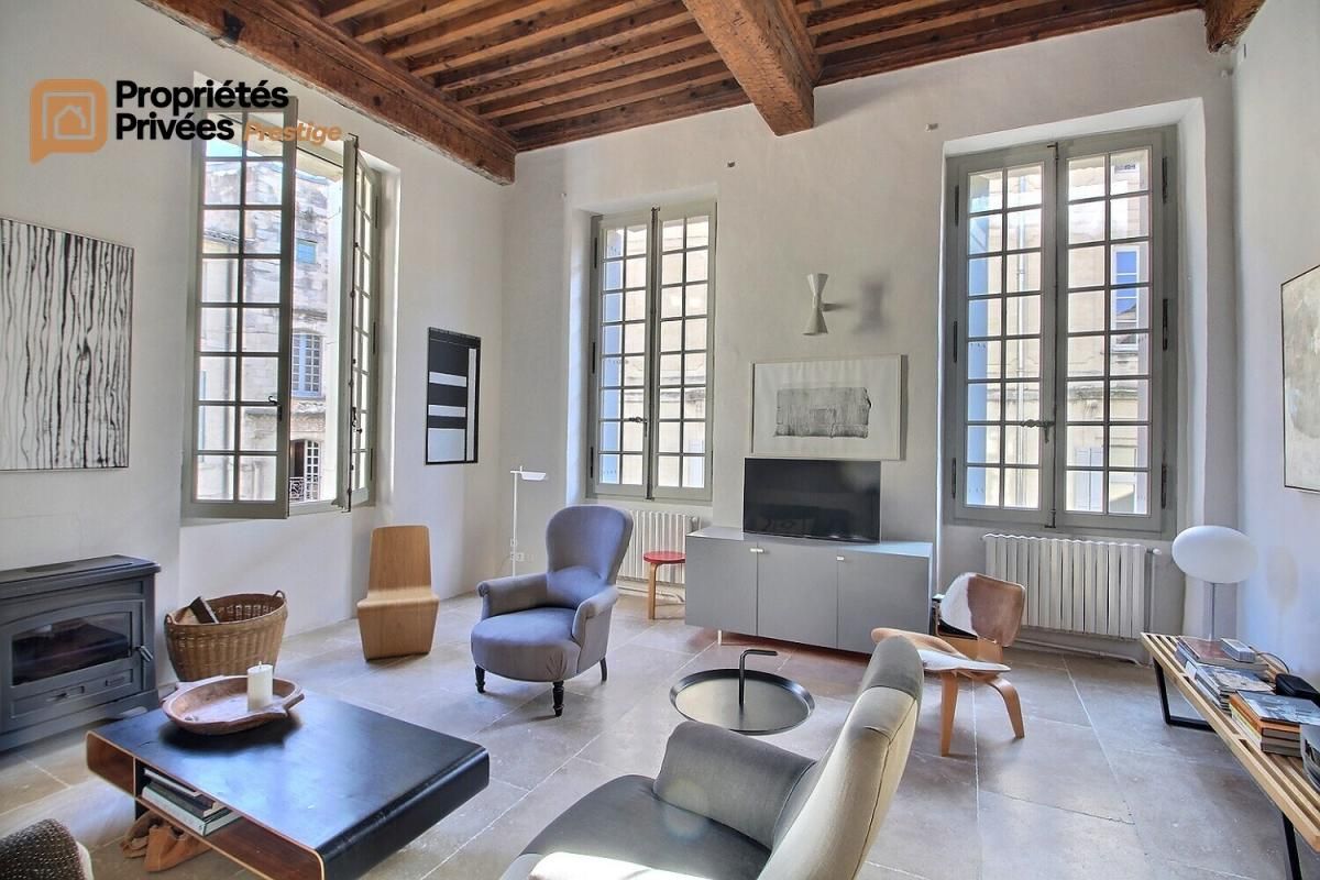 UZES Hotel particulier Uzes  rare en totalité , 10 pièce(s) 320 m2, Place Dampmartin 2