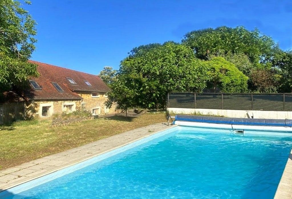 Maison en pierre avec piscine à Excideuil 5 pièce(s) 180 m2
