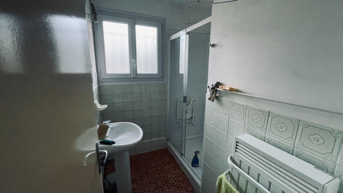 TOULON Maison Toulon  4 pièces 100 m2  avec dépendance sur un terrain de 1000m² 4