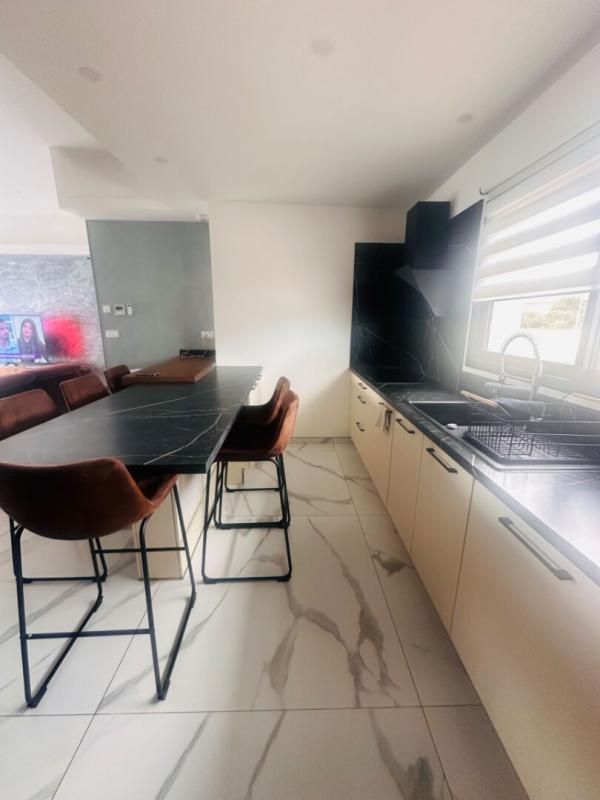 VENDRES Maison 4 pièces 110 m2 contemporaine de plain-pied avec piscine 2