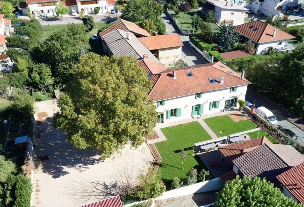 GENAS 69740 GENAS - Murs commerciaux 345 m², Terrain 1.281 m² 2