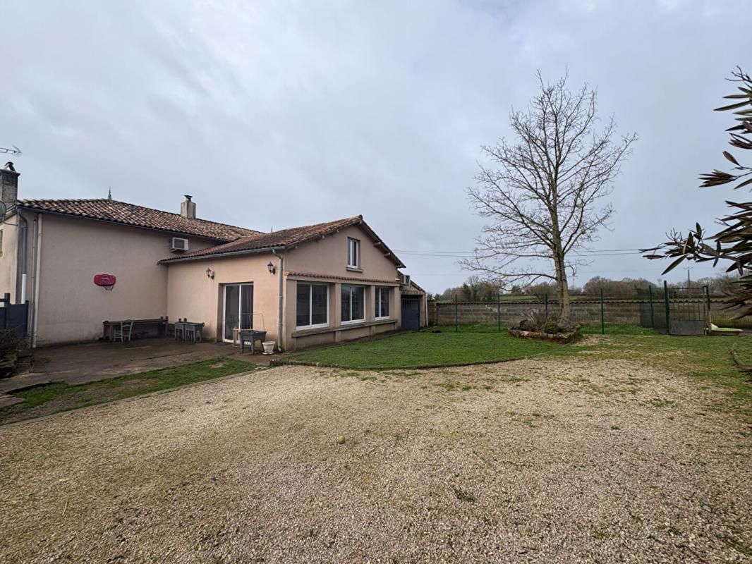 CELLES-SUR-BELLE Maison Celles Sur Belle  219 m² avec 6 chambres 3