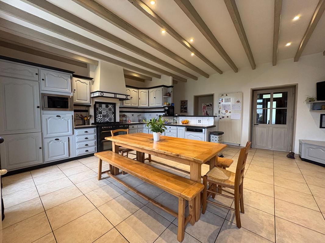 CELLES-SUR-BELLE Maison Celles Sur Belle  219 m² avec 6 chambres 4