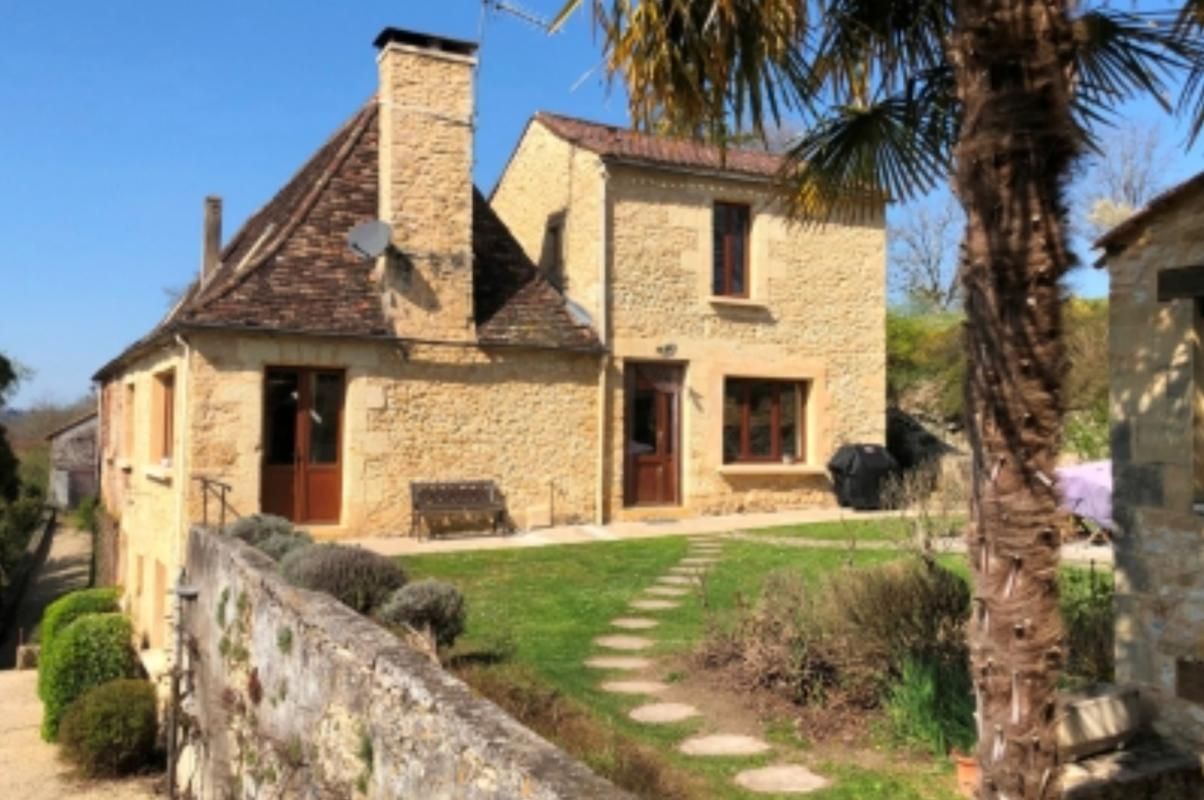 Propriété périgourdine élégante avec maison d'amis, pigeonnier/studio, piscine et jardin de 5 000 m²