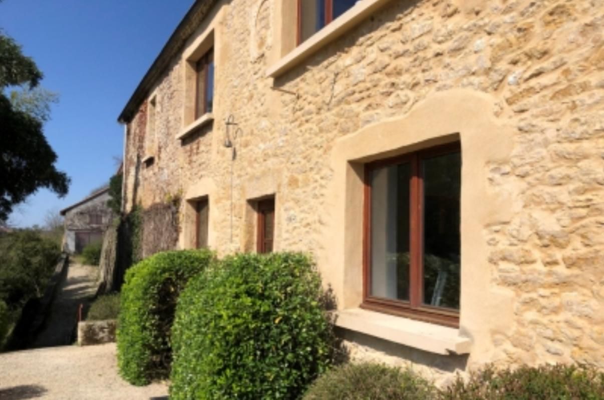COUX-ET-BIGAROQUE Propriété périgourdine élégante avec maison d'amis, pigeonnier/studio, piscine et jardin de 5 000 m² 2