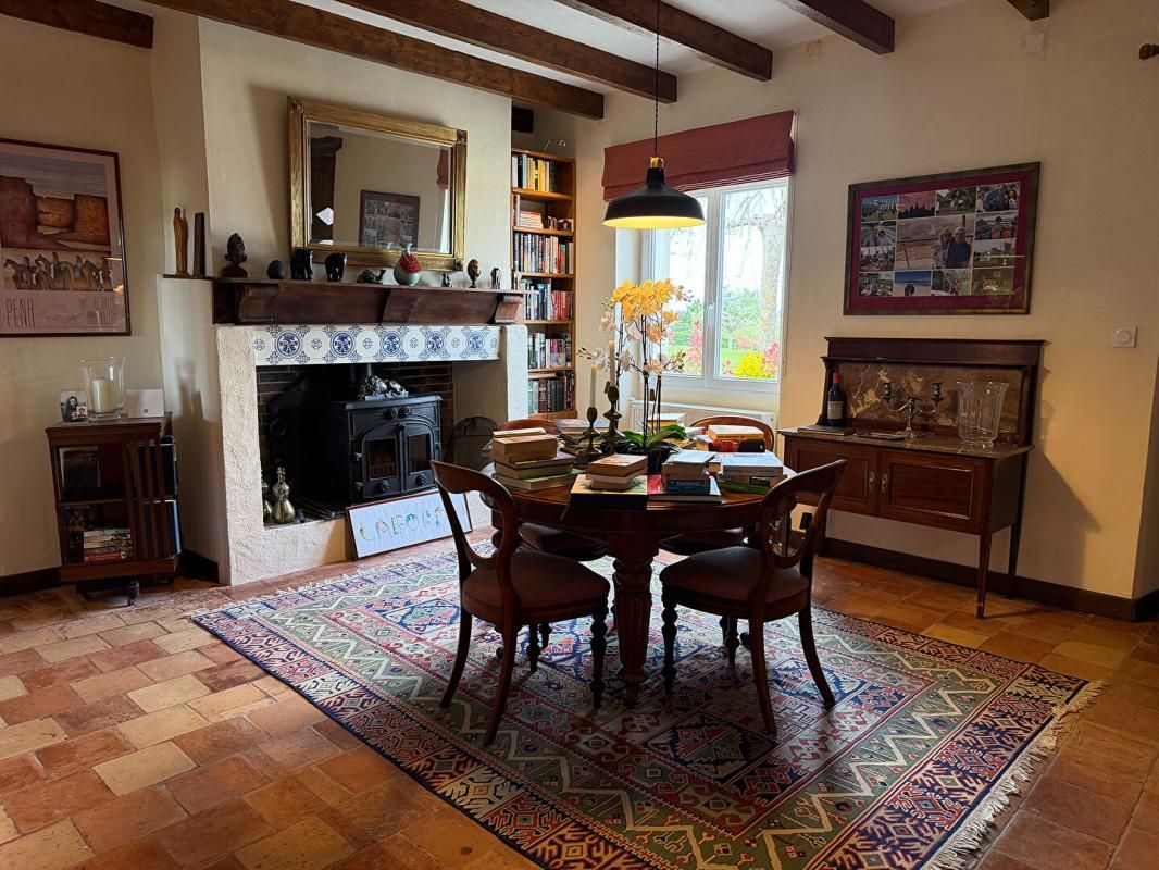 CANCON Superbe ferme rénovée avec soin avec piscine, grande grange et vues imprenables 3