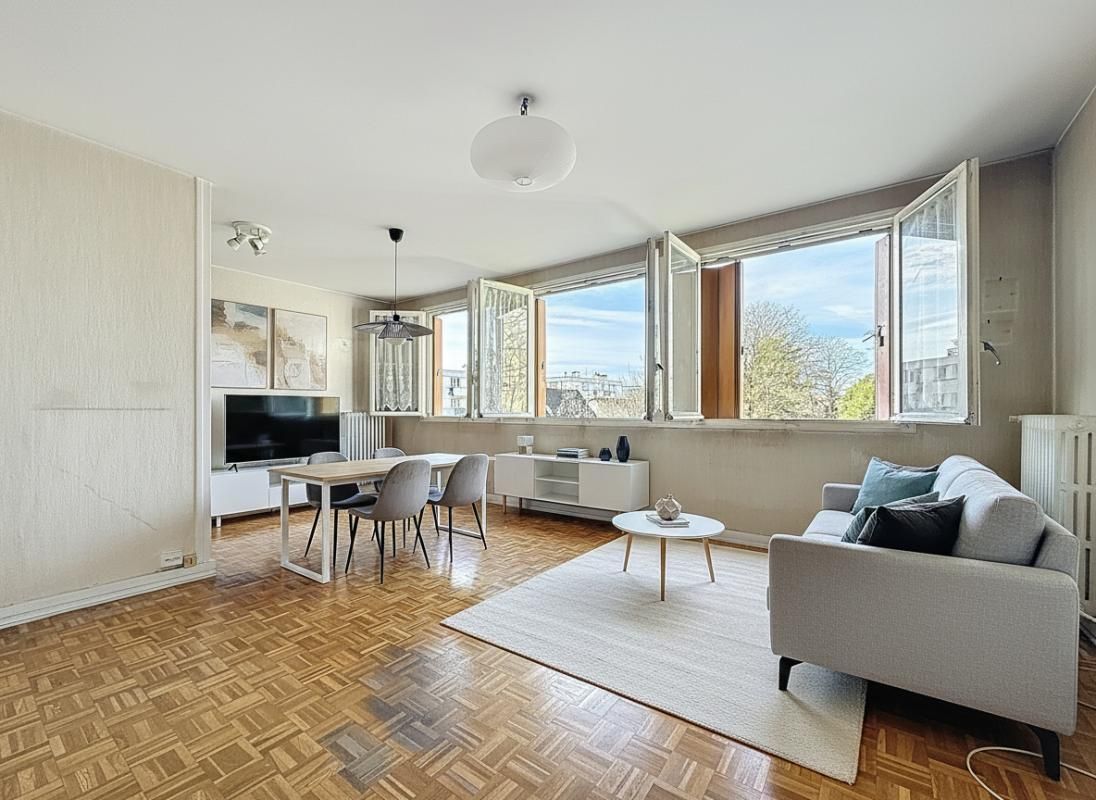 Grand  studio à Villejuif  métro 7 de 40 m2 Cave et Parking