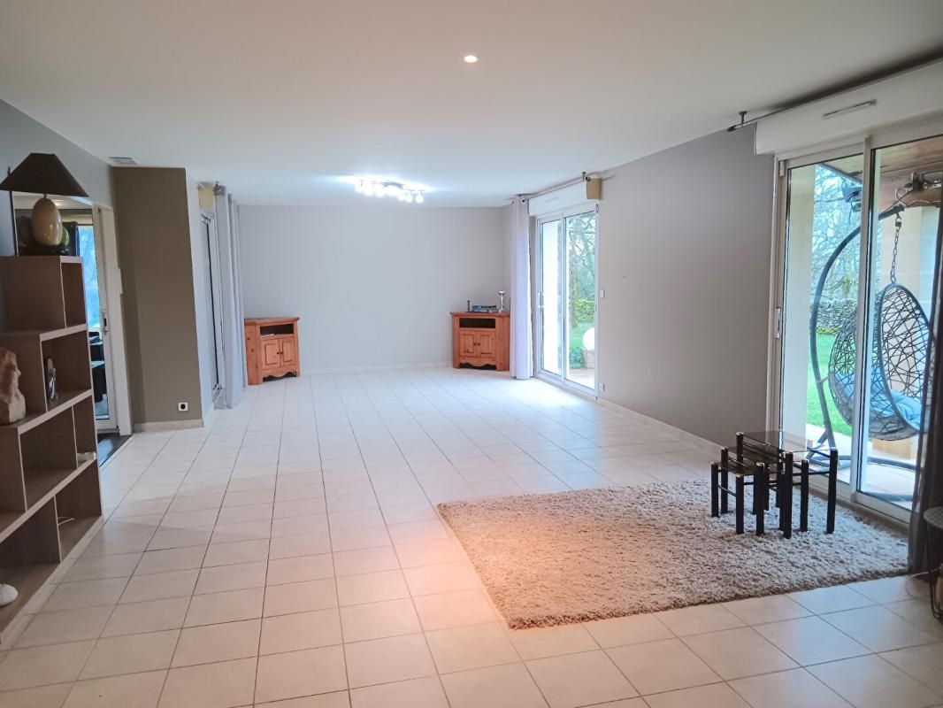 CAHORS Crayssac 46150 Maison de plain-pied 215 m² terrain et piscine 2