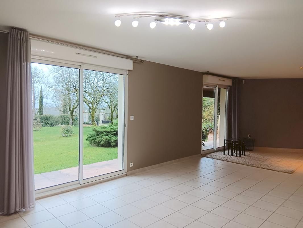 CAHORS Crayssac 46150 Maison de plain-pied 215 m² terrain et piscine 3