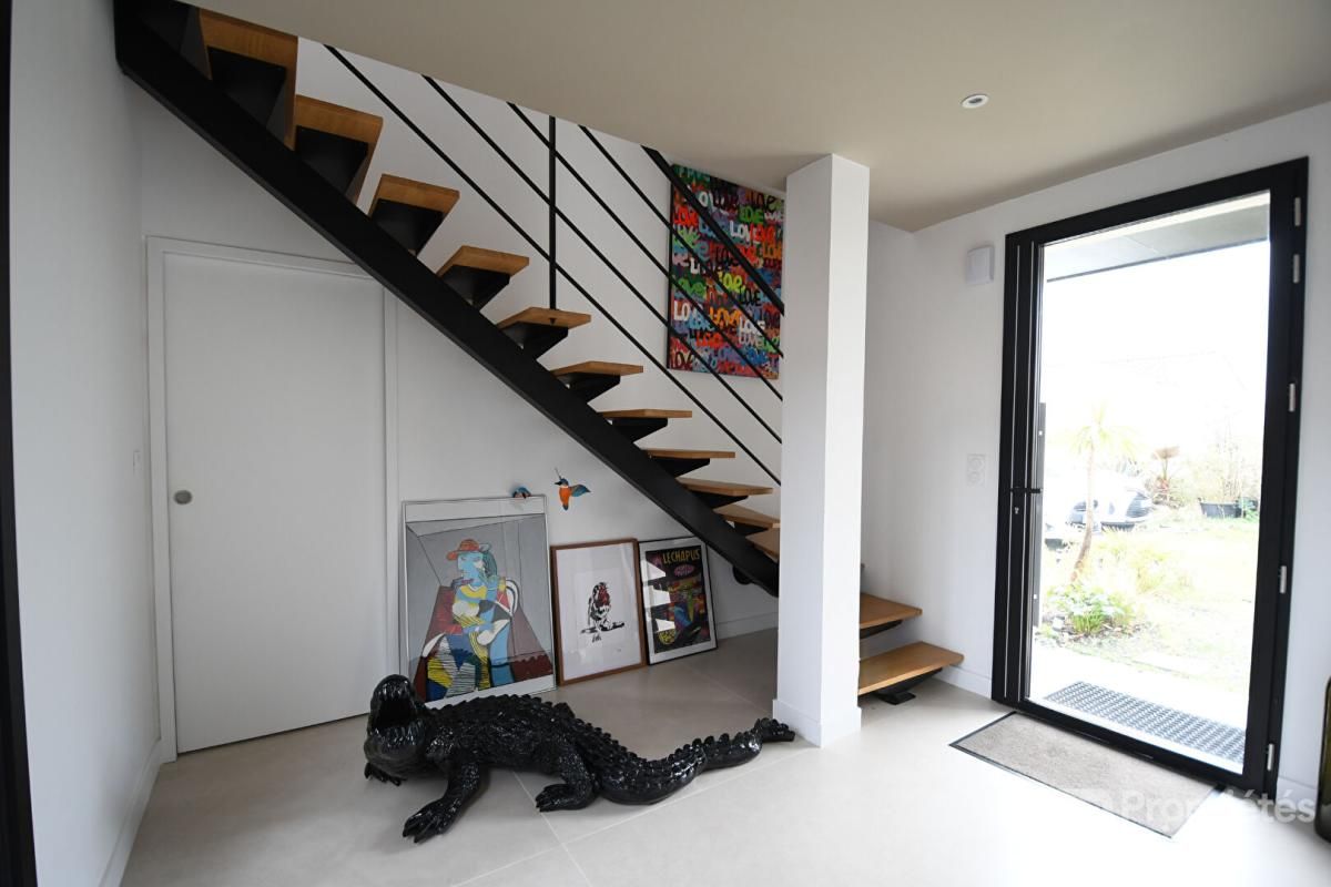 Maison 155 M² . 5 P . 3 Chs . Bureau . 2 SDE