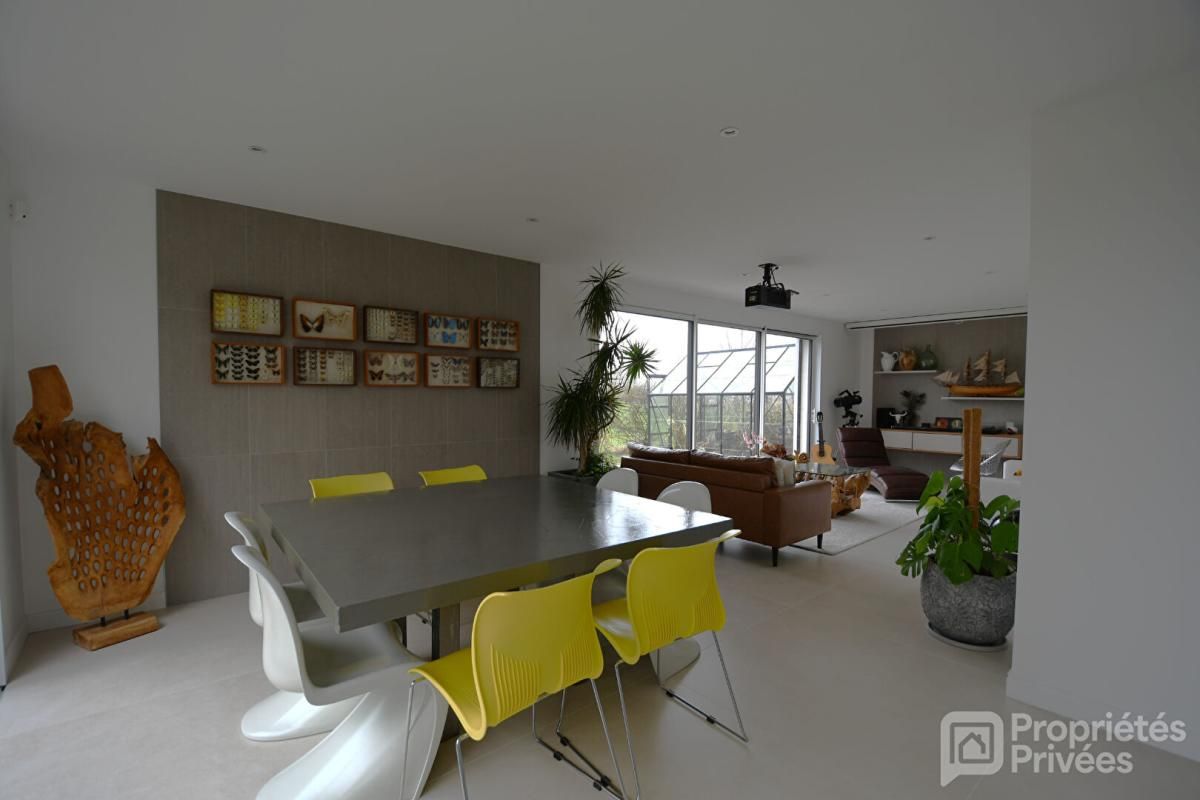 BOUSSAY Maison 155 M² . 5 P . 3 Chs . Bureau . 2 SDE 4