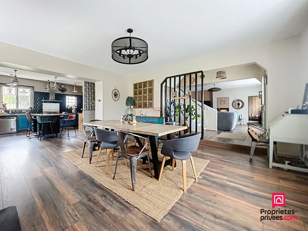 LE MELE-SUR-SARTHE Secteur Le Mêle-sur-Sarthe Grande maison familiale 350 m2 2