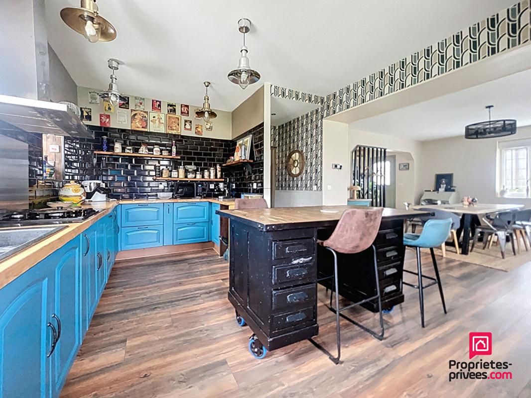 LE MELE-SUR-SARTHE Secteur Le Mêle-sur-Sarthe Grande maison familiale 350 m2 3