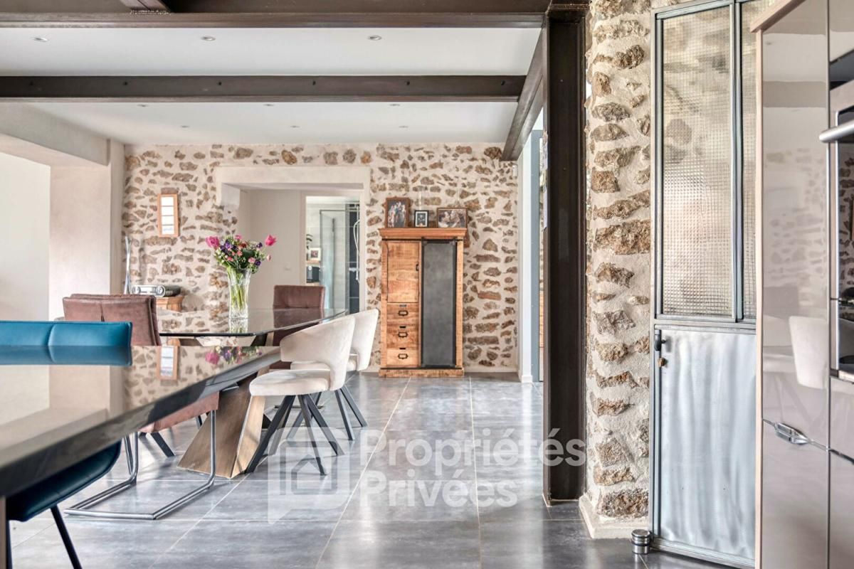 BRIIS-SOUS-FORGES Corps de ferme rénové : combinaison réussie entre charme de l'ancien et confort du moderne 4