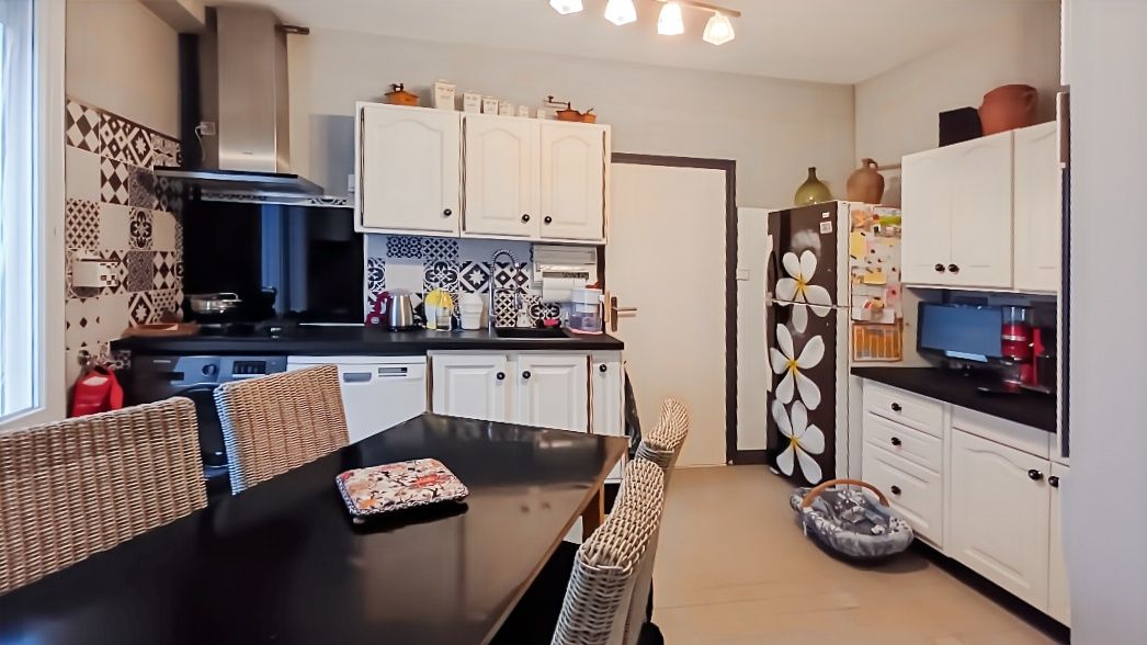 LIMOGES Immeuble Limoges 12 pièce(s) 285 m2 3