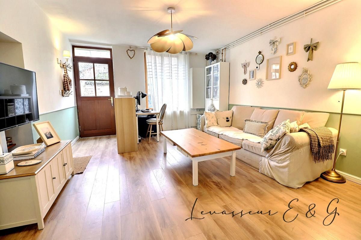 BURY Bury 60250 - Maison en pierre 3 chambres rénovée sur 203m² de terrain 1